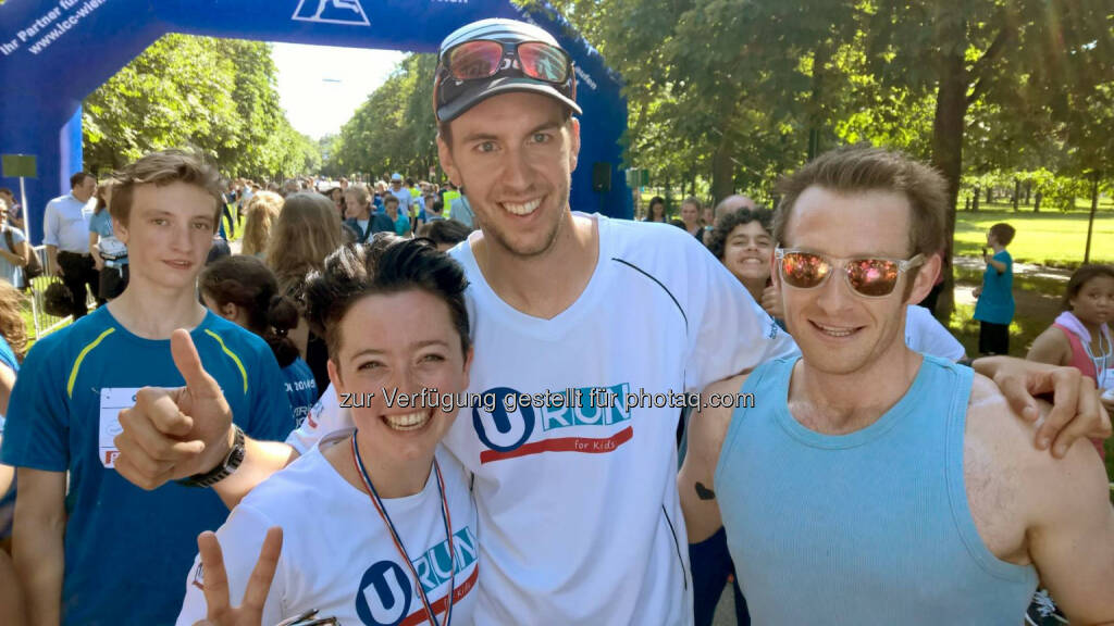 Teach For Austria-Fellows Simon Horowitz, Matthias Stiedl und Kim Dusch: Wir haben's geschafft! Der U-Run ist mit dem U-Run zu Kids zu Ende gegangen. Ein Wahnsinn, wie viele Kinder uns empfangen haben, das hat uns noch einmal die letzte Kraft gegeben. Hier die ersten Eindrücke, mehr gibt's in den nächsten Tagen!, © © Teach For Austria — Partner des globalen Bildungsnetzwerks Teach For All , Foto Credits: Markus Sepperer, David Blacher  (10.06.2016) 