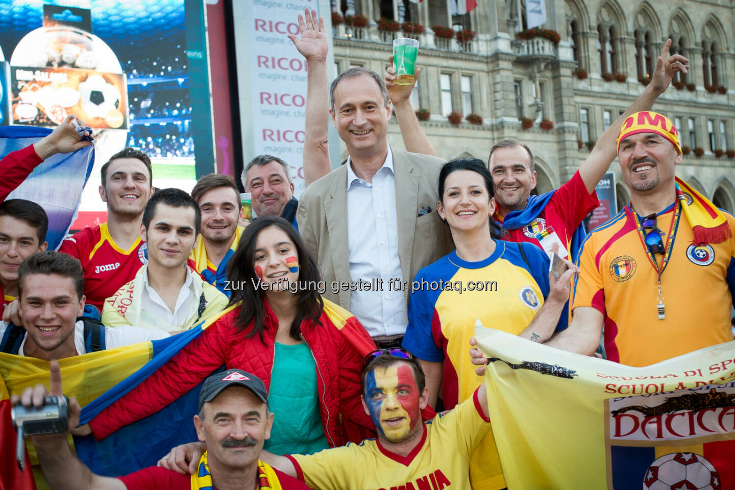 Andreas Mailath-Pokorny (Stadtrat), EÖ Public Viewing am Rathausplatz : Die Fan Arena am Rathausplatz feiert einen grandiosen Auftakt : Fotocredit: David Bohmann