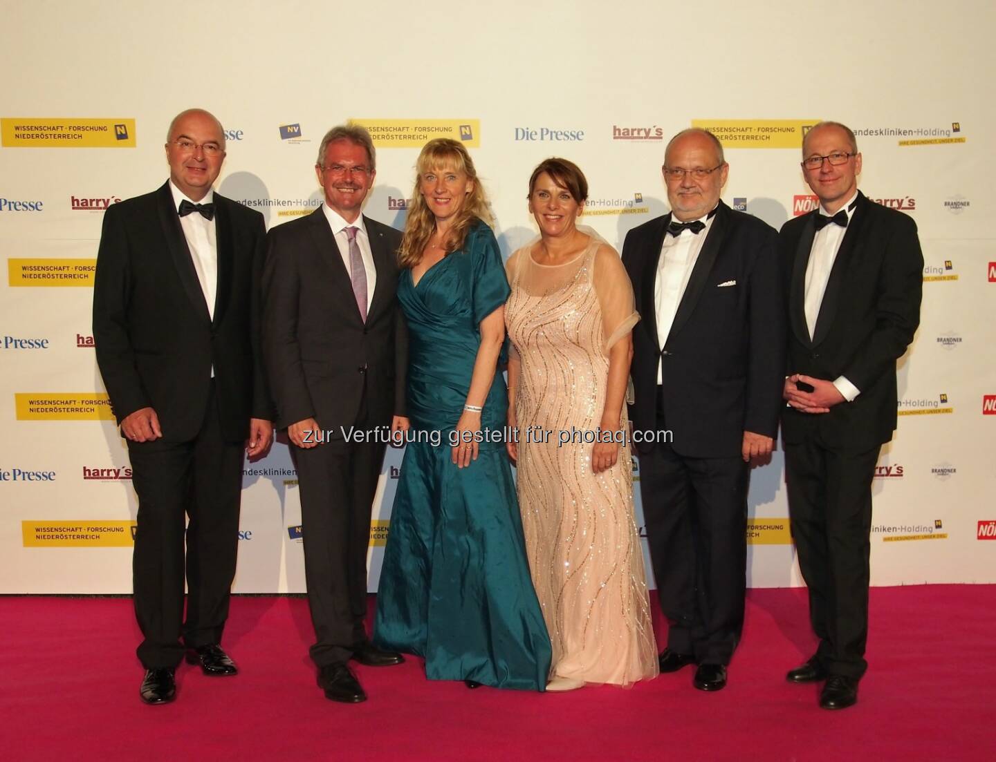 Karl Ennsfellner (GF IMC Fachhochschule Krems), Karl Wilfing (Landesrat NÖ), Barbara Weitgruber (BM Wissenschaft, Forschung und Wirtschaft), Ulrike Prommer (GF IMC Fachhochschule Krems), Rudolf Mallinger (Rektor Karl Landsteiner Privatuniversität für Gesundheitswissenschaften), Friedrich Faulhammer (Rektor Donau-Universität Krems) : Campus Ball Krems : Ballnacht für Bildung, Forschung und Region : Fotocredit: Campus-Ball Krems/Joachim Schulze