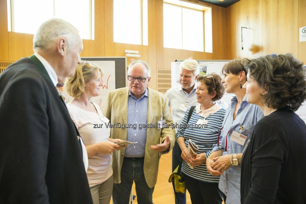 Christian Konrad mit Freiwilligen in der Flüchtlingshilfe : „Gott sei Dank gibt es beim Freiwilligen Engagement keine Obergrenze und keinen Richtwert“ : Fotocredit: Österreich hilfsbereit/Neumayr/Leo, © Aussender (13.06.2016) 