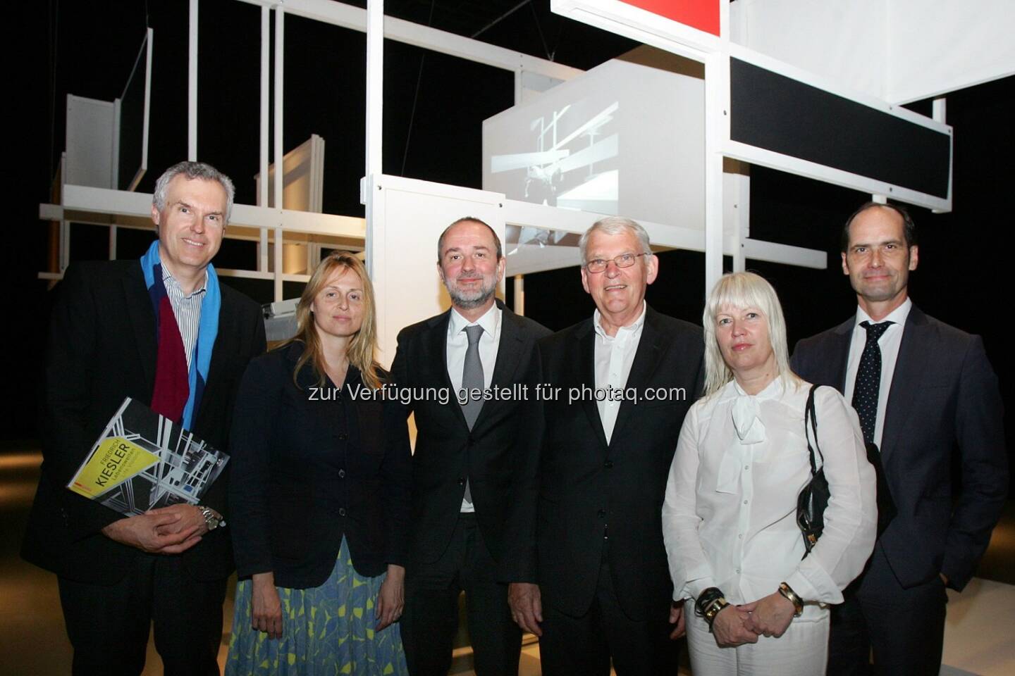 Christoph Thun-Hohenstein (MAK-Direktor), Bärbel Vischer (Kuratorin), Thomas Drozda (Bundesminister), Dieter Bogner (Kurator), Maria Lind (Kuratorin), Peter Bogner (Direktor Österreichische Friedrich und Lillian Kiesler-Privatstiftung) : Ausstellungseröffnung „Friedrich Kiesler. Lebenswelten“ im MAK : Fotocredit: MAK/APA-Fotoservice/Hautzinger