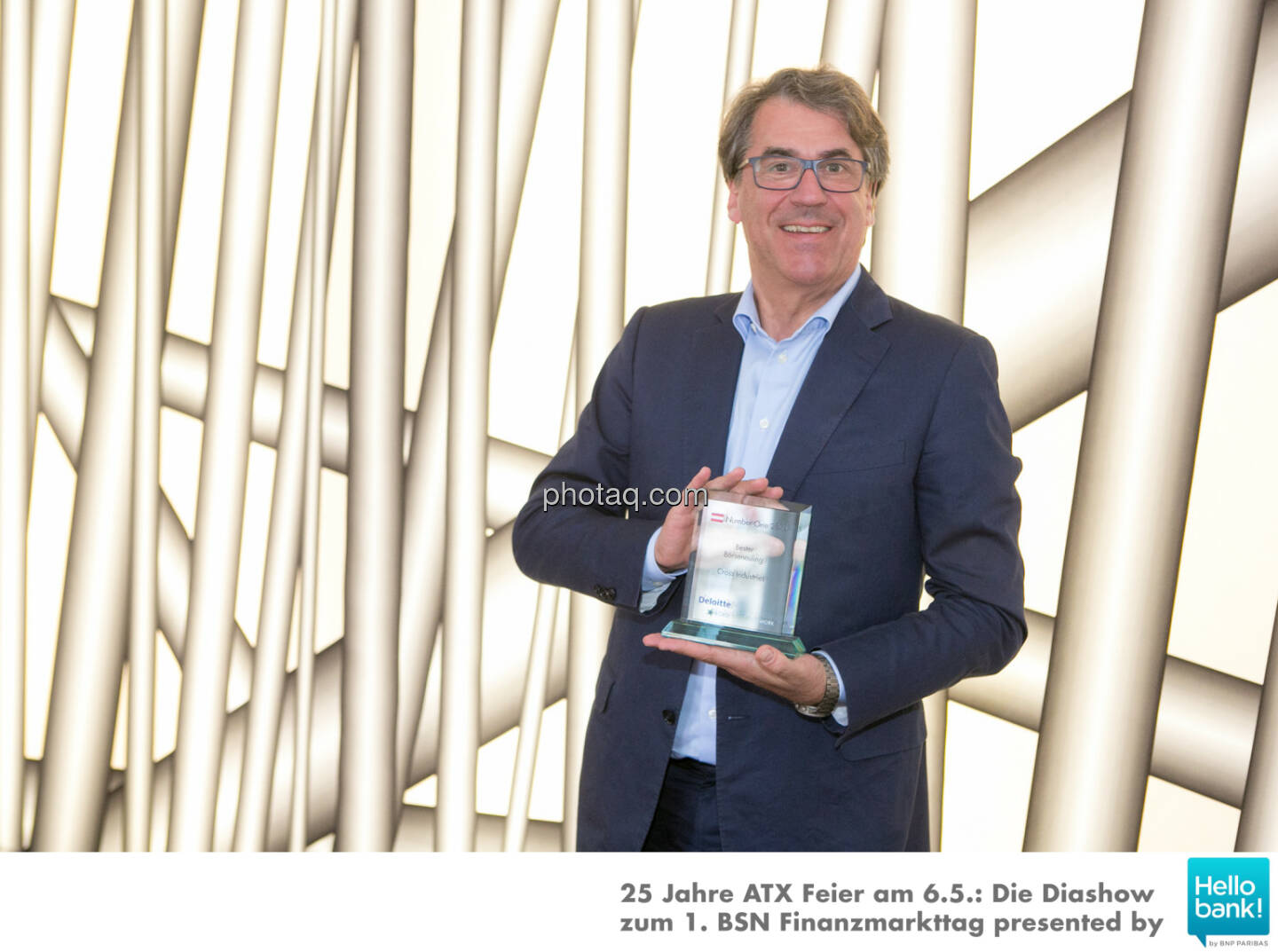 Stefan Pierer (CEO Cross Industries) mit dem Number One Award 2015