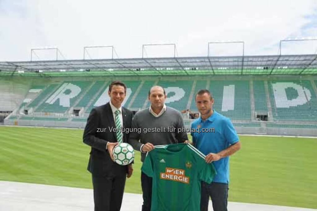 Christoph Peschek (SK Rapid Wien-Geschäftsführer), Stefan Gruze (Vorstandsvorsitzender Wienwert AG), Steffen Hofmann (Kapitän SK Rapid Wien) : Wienwert neuer Teampartner des SK Rapid Wien : Fotocredit: SK Rapid, © Aussendung (17.06.2016) 