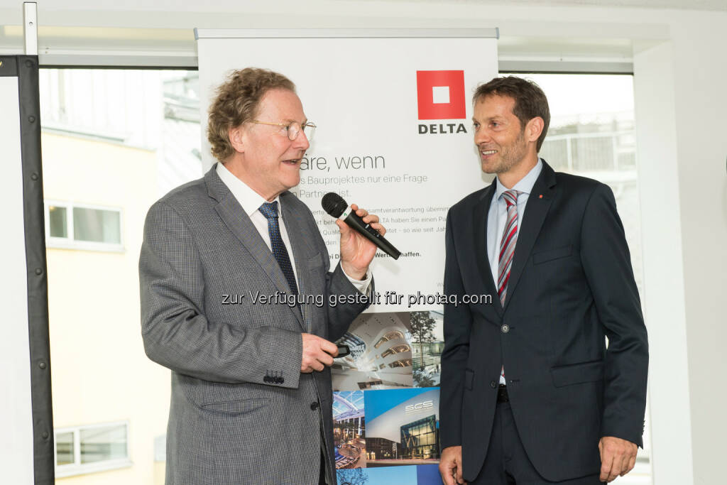 Joachim Bauer (Universitätsprofessor), Wolfgang Kradischnig (Delta) : 25 Jahre Baumanagement bei Delta - Enthüllung der „Wall of Fame“ - Wertschätzung & Zusammenarbeit erhöhen Wohlbefinden und Erfolge : Fotocredit: Delta / Leo Hagen, © Aussendung (17.06.2016) 