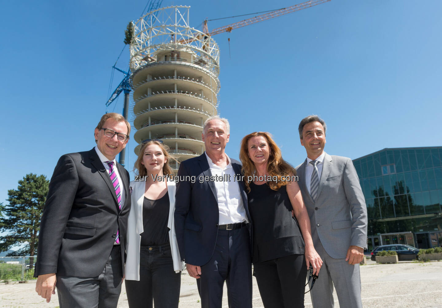 Christian Buchmann (Wirtschaftslandesrat), Elisabeth Höllwart (SFL technologies), Hans Höllwart (SFL technologies), Birgit Höllwart (SFL technologies), Siegfried Nagl (Bürgermeister Graz) : Gleichenfeier für den Science Tower Graz : Fotocredit: Green Tech Cluster/Fotostudio Helmut Jokesch