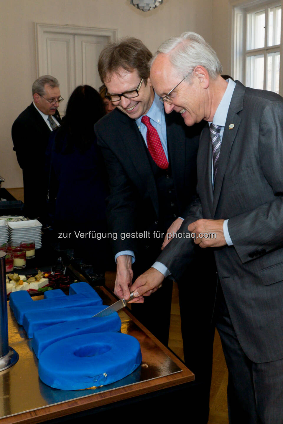 Peter Reichel (OVE-Generalsekretär), Franz Hofbauer (OVE-Präsident) : OVE lud zur Generalversammlung unter dem Motto „OVE – Mehr als die Summe seiner Teile“ : Fotocredit: OVE/Effenberger Martin