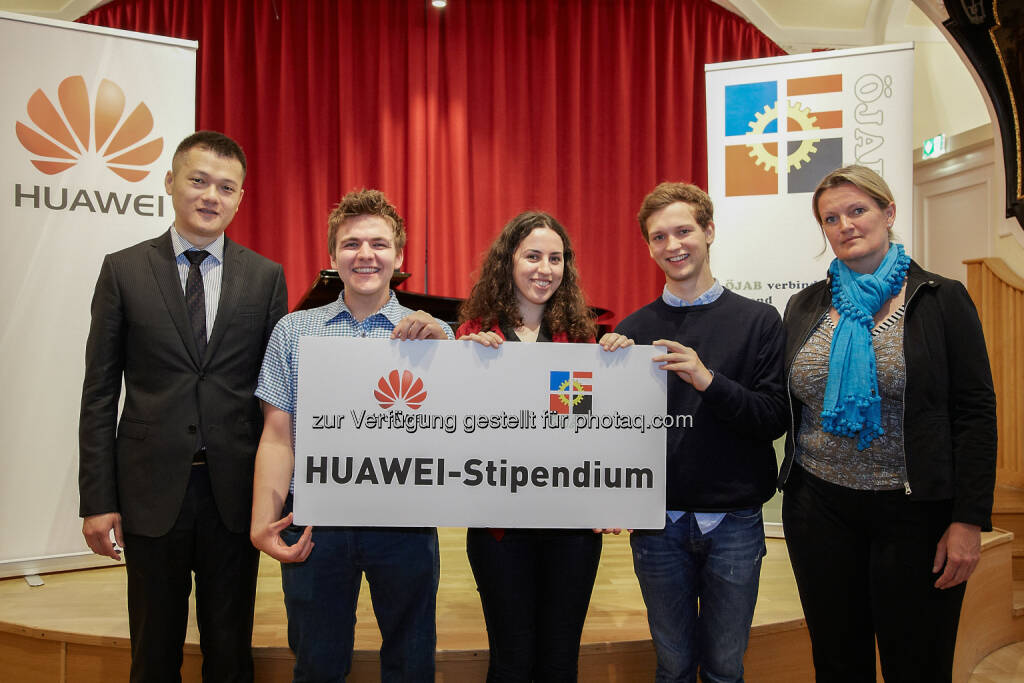 Jay Peng, Managing Director Huawei Austria, Stipendiaten 2016, Dr. Monika Schüssler, ÖJAB-Geschäftsführerin - Huawei Technologies Austria GmbH: Huawei-Stipendium 2016 verliehen (BIld: Huawei/APA-Fotoservice/Preiss), © Aussendung (21.06.2016) 