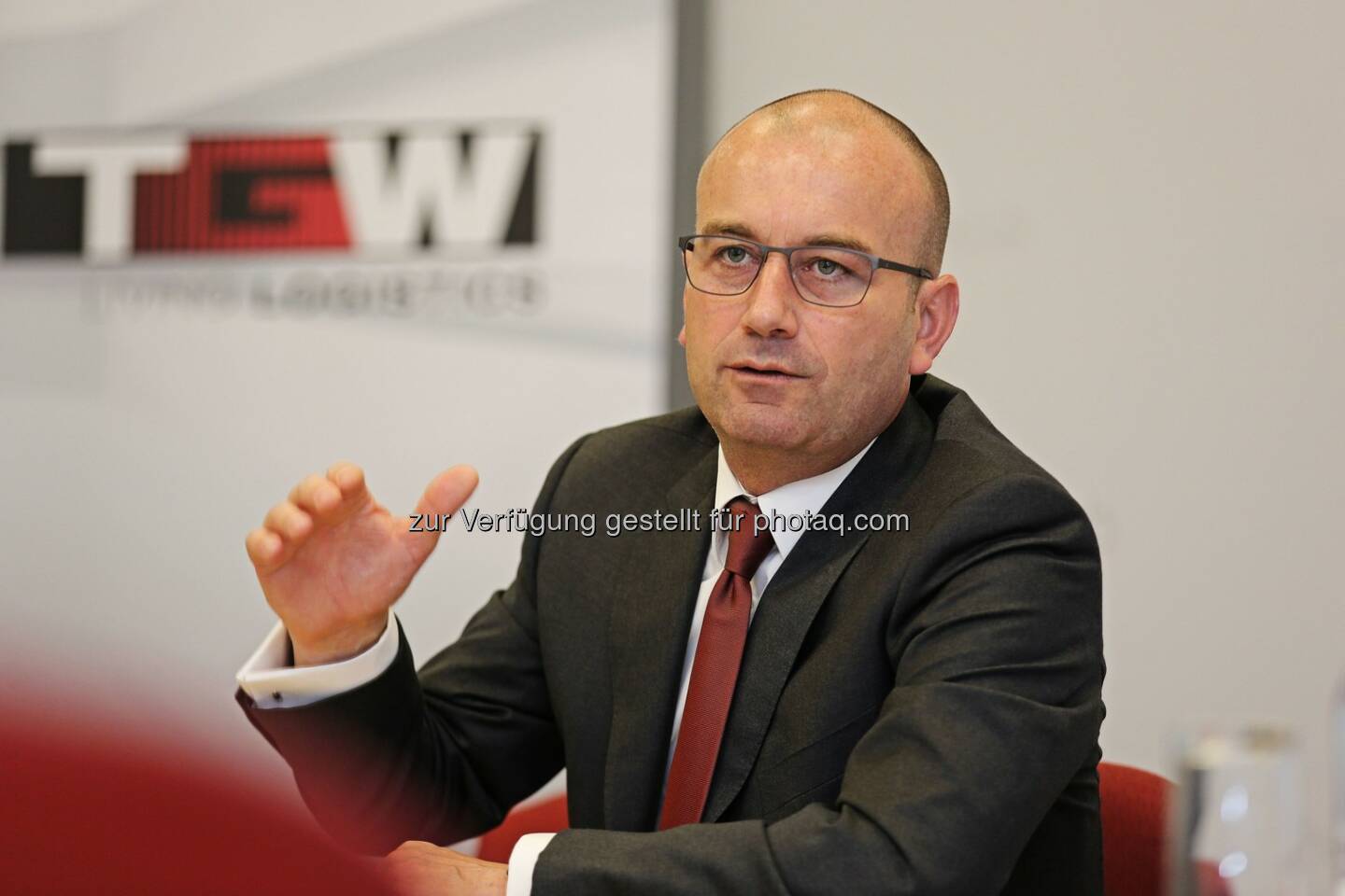 Georg Kirchmayr, President der TGW Logistics Group : TGW setzt 2015/2016 Wachstumskurs fort und übernimmt Robotik-Spezialist CHM Automatisierungstechnik GmbH aus Stephanskirchen bei Rosenheim : Fotocredit: TGW Logistics Group/APA-Fotoservice/Hartl