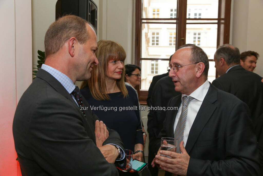 Börse-Vorstand Ludwig Nießen im Gespräch mit Andreas Gerstenmayer (CEO AT&S) und Elke Koch (Head of IR AT&S)  (Bild: Wiener Börse, Richard Tanzer) (21.06.2016) 
