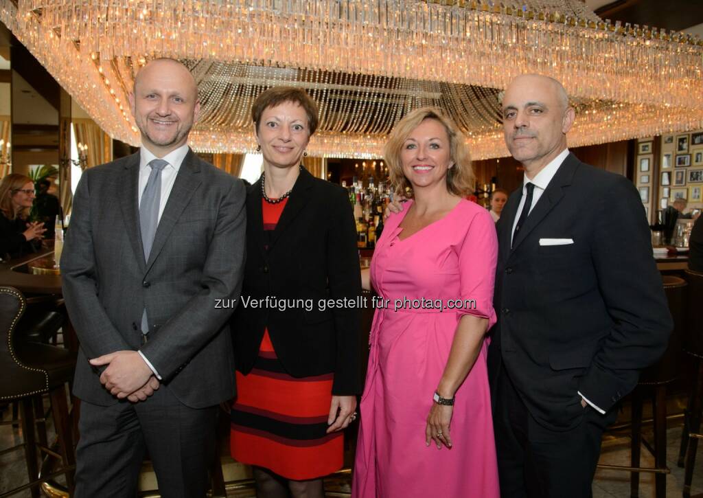 Norbert Kettner, Brigitte Trattner (InterContinental Wien), Daniela Enzi (Wertinvest), Gerald Matt : Im Rahmen der Veranstaltungsreihe „Gerald Matt spricht mit…“ : Wiener Tourismusdirektor Norbert Kettner spricht sich für den „Heumarkt neu“ aus : Fotocredit: Wertinvest Hotelbetriebs GmbH / Foto: RGE-Media, © Aussender (22.06.2016) 