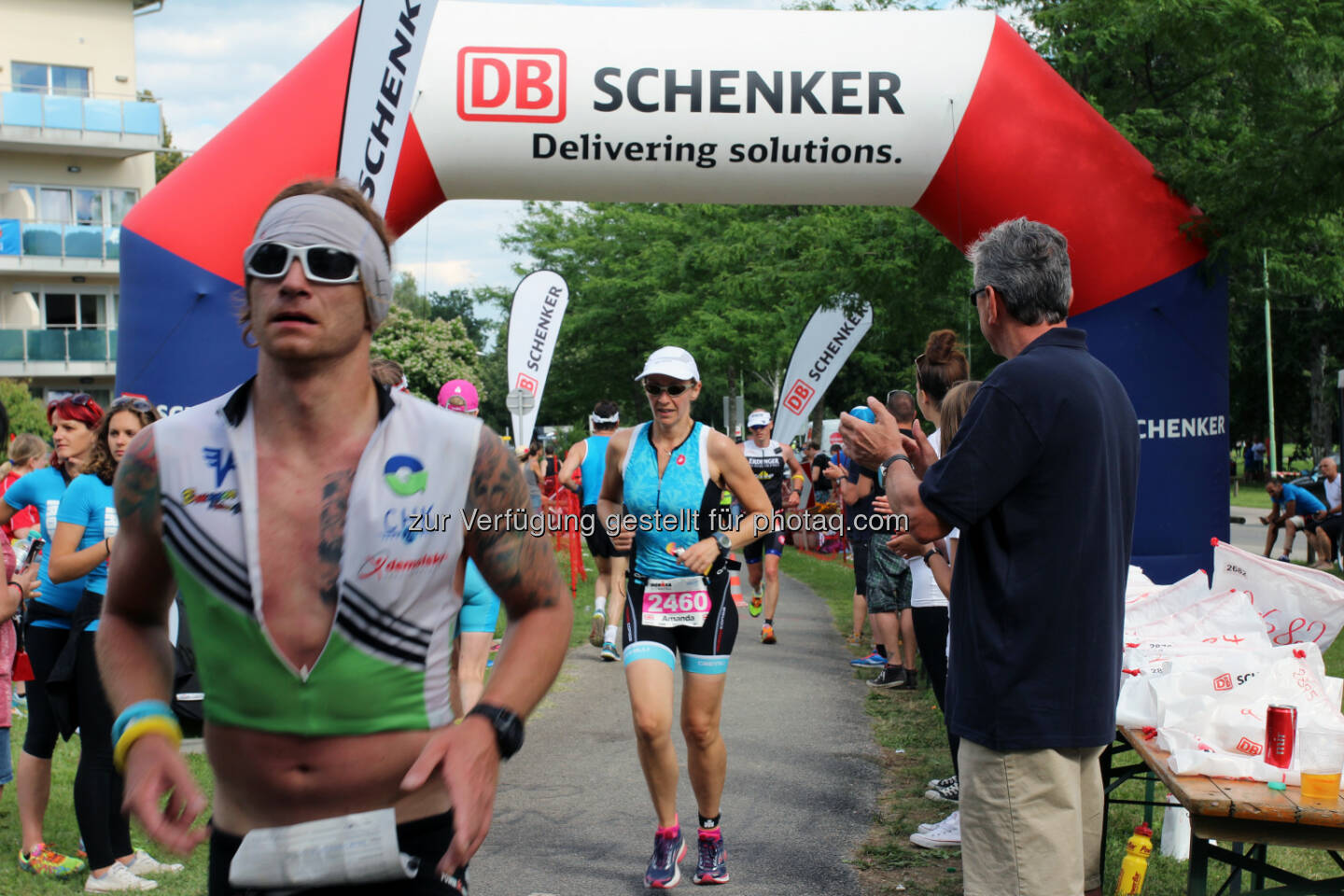 DB Schenker in Österreich: Ironman 2016: 3.000 Sportler setzen auf DB Schenker. Rund 100 Mitarbeiter von DB Schenker aus ganz Österreich unterstützen das Ironman-Team und kümmern sich neben der Verteilung der Ablaufinformationen vor allem um die umfangreiche Versorgung der über 3.000 Sportler. (C) DB Schenker