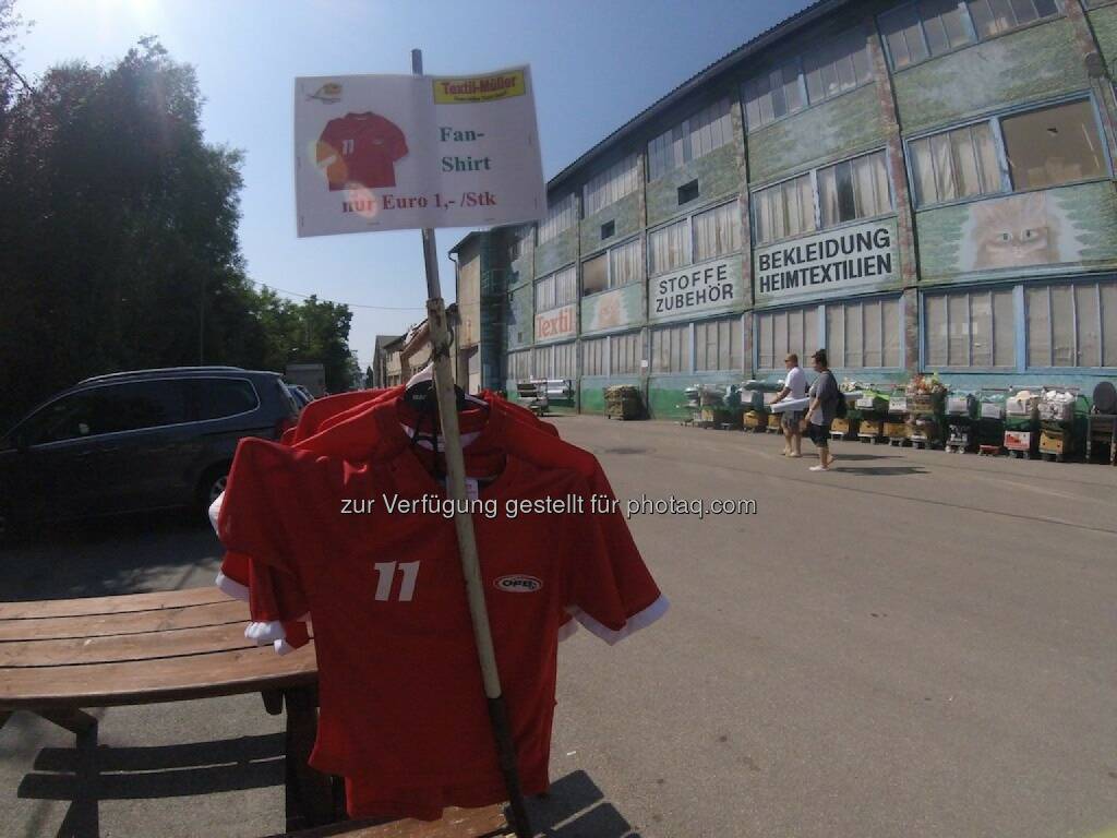 ÖFB-Fanshirt 1 Euro  (c) Thomas Rottenberg, © Thomas Rottenberg (24.06.2016) 