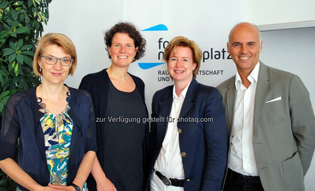 Anita Lung (Organisationsentwicklerin), Marie-Theres Zirm (cardamon-Gründerin), Birgit Kraft-Kinz (Obfrau der Kreativwirtschaft Forum Mozartplatz), Rudi Kobza (Gründer und Eigentümer der Kobza Media Group) : Frühstück im Forum Mozartplatz : Diskussion ARGE, Coop & Co : Die Kunst vernetzt zu arbeiten – Tipps und Reflexion : Fotocredit: Forum Mozartplatz, © Aussender (29.06.2016) 