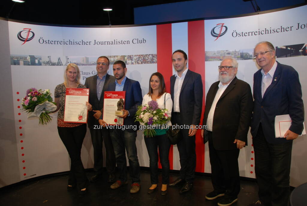 Katharina Weinmann (Ehrende Anerkennung), Peter Baminger (ÖJC-Vizepräsident), Yilmaz Gülüm (Preisträger), Philipp Achammer (Landesrat), Fred Turnheim (ÖJC-Präsident), Oswald Klotz (ÖJC-Vorstandsmitglied) : Prof. Claus Gatterer-Preis an NEWS-Journalisten Yilmaz Gülüm – Ehrende Anerkennung für die ORF-Journalistin Katharina Weinmann : Fotocredit: ÖJC/Lardschneider, © Aussendung (29.06.2016) 