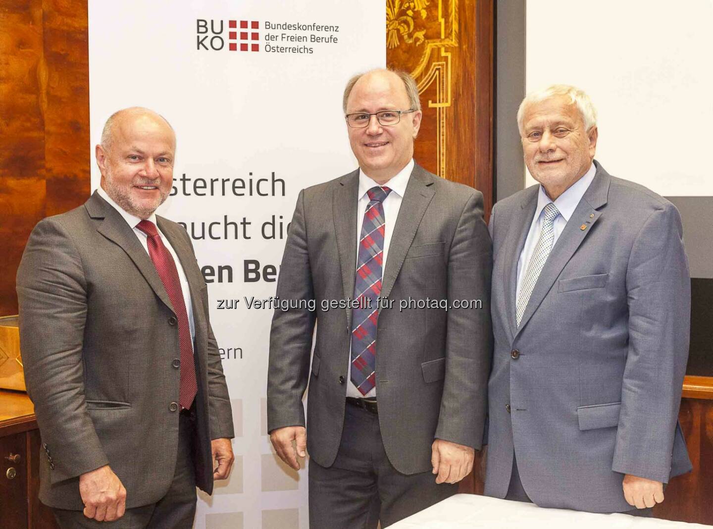 Rudolf Kolbe (Präsidialmitglied BUKO), Kurt Frühwirth (Präsident BUKO), Friedrich Schneider (Johann Kepler Universität Linz) : Bundeskonferenz - Freie Berufe schlagen Alarm: Unterwanderung durch Investoren gefährdet Unabhängigkeit : Fotocredit: Freie Berufe/Martin Lusser