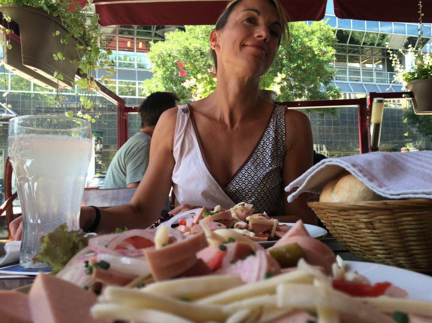 Mit Alexandra Baldessarini und viel Wurst und Käse und Semmel