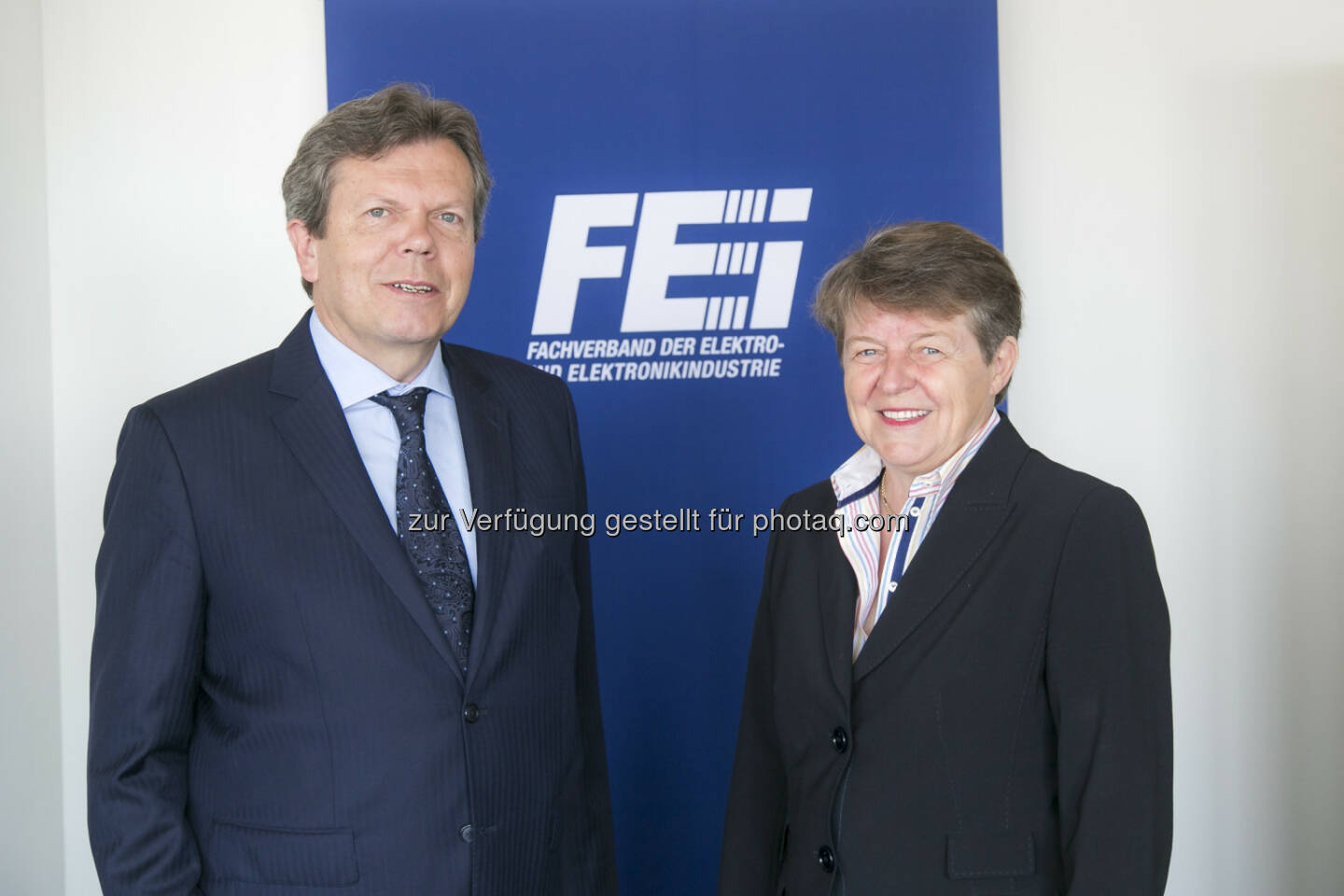 Lothar Roitner (GF Fachverbands der Elektro- und Elektronikindustrie/FEEI), Brigitte Ederer (Präsidentin des FEEI) : Elektro- und Elektronikindustrie 2015: Produktion um 4,7 Prozent auf Rekordhoch gewachsen : Fotocredit: FEEI/APA-Fotoservice/Reither