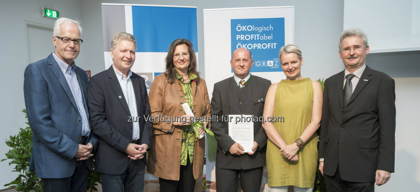 Gerhard Rüsch (Finanzstadtrat), Gerald Zanker (Braumeister der Brauerei Puntigam), Gabriela Maria Straka (Leitung PR / Kommunikation und CSR bei der Brau Union Österreich), Herbert Weiß (Leitung Flaschenabfüllung Puntigam), Lisa Rücker (Umweltstadträtin), Werner Prutsch (Leiter des Umweltamtes/Gastgeber) : Brau Union Österreich setzt auf Nachhaltigkeit: Brauerei Puntigam für Umweltmaßnahmen ausgezeichnet : Fotocredit: Stadt Graz, Foto Fischer