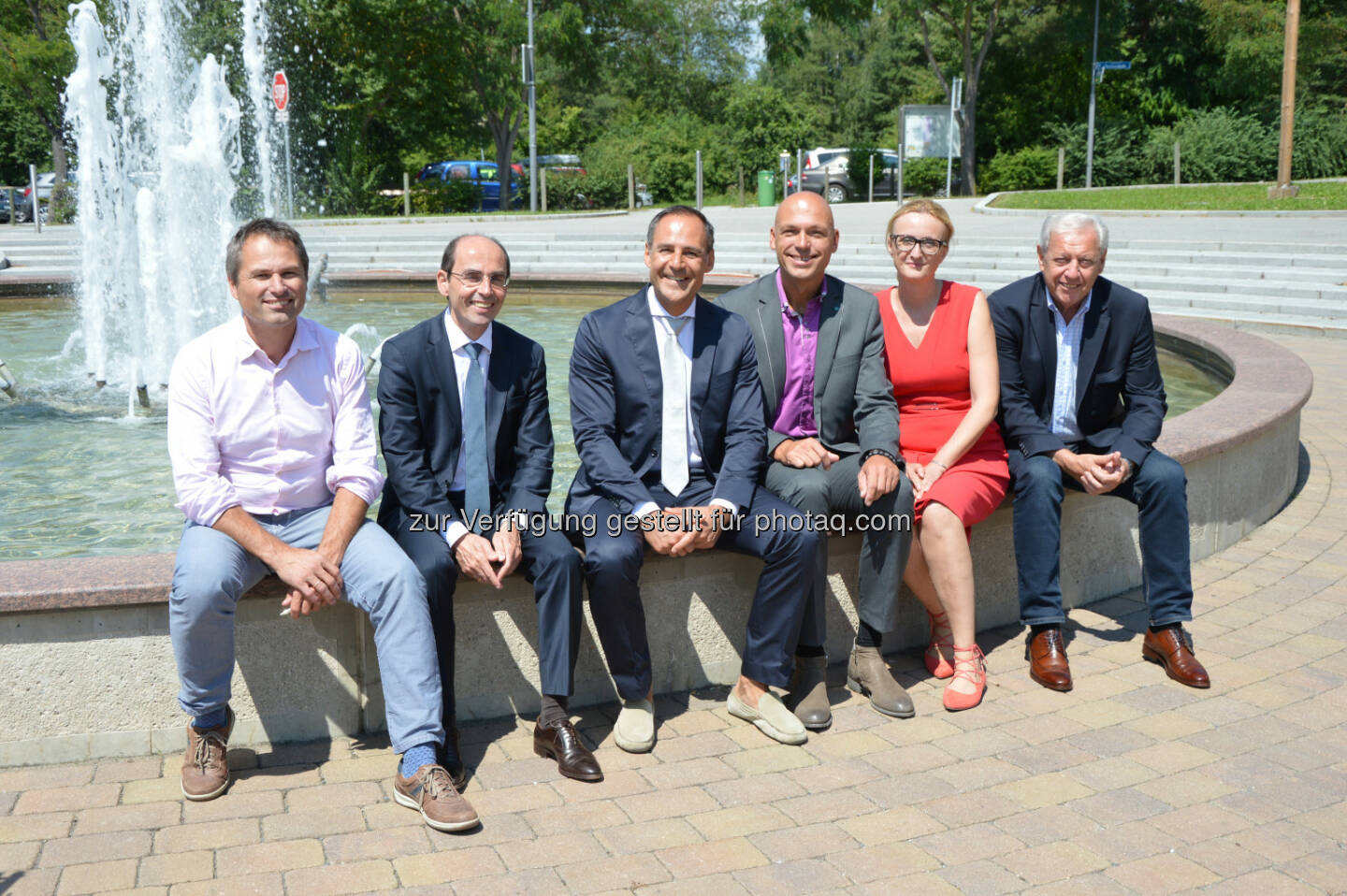 Hannes Wagner (Beirat Thermen KG), Klaus Rabel (GF Finanzierungs KG Therme Loipersdorf), Rupert Simoner (CEO Vienna House), Wolfgang Wieser (GF Therme Loipersdorf), Johanna Weichselbaumer (GF Kdag Data – Vienna House Loipersdorf), Johann Urschler (Bgm., Beiratsvorsitzender Thermen KGs) : Das „Vienna House Loipersdorf“ (ehemals „Hotel Loipersdorf Spa & Conference“) kommt per 01.08.2016 in die „Loipersdorf Familie“ : Fotocredit: Therme Loipersdorf