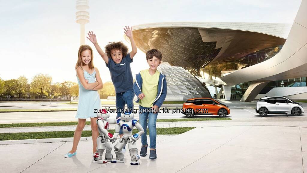 BMW Welt München : Roboter-Workshop in der BMW Welt bringt Kindern das Programmieren bei : ©BMW Group, © Aussendung (14.07.2016)