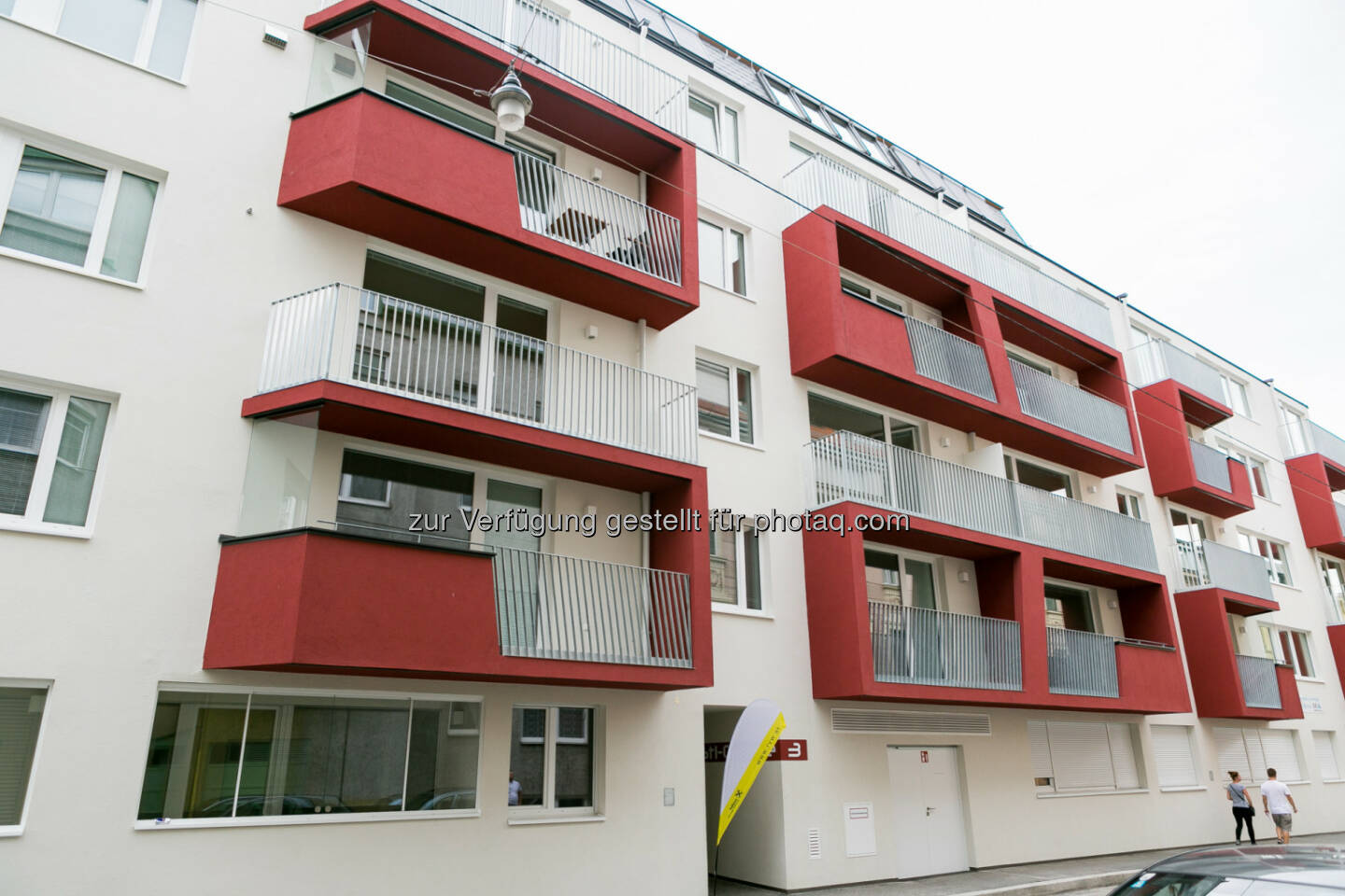 Haus Leopold-Ferstl-Gasse 3, Straßenansicht :  Fertigstellungsfeier eines Wohnhauses in 1210 Wien, Leopold-Ferstl-Gasse 3 - Projekt der Raiffeisen Vorsorge Wohnung GmbH (RVW) : Fotocredit: Stoiber/RVW