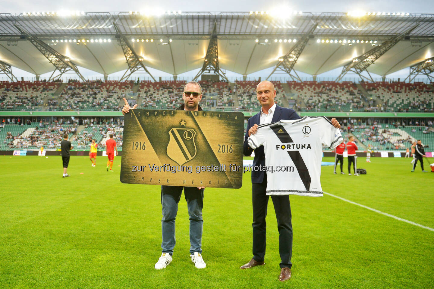 Bogusław Leśnodorski (Präsident Legia Warszawa), Rafał Pięta (General Director East Europe Lyoness) : Launch der Karty Kibica Legii Warszawa (Legia Warszawa Cashback Fan Card) : Fotocredit: Legia Warszawa