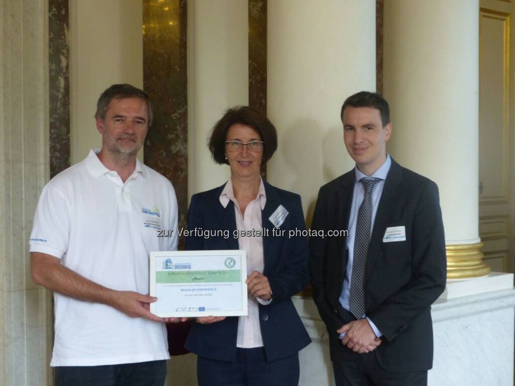 Georg Hartmann (Windkraft Simonsfeld), Ulrike Radosch (Energy Agency), Michael Steurer (Österreichische Handelskammer in Brüssel) : Windkraft Simonsfeld gewinnt europäischen Energiesparpreis : Fotocredit: Windkraft Simonsfeld, © Aussendung (20.07.2016) 