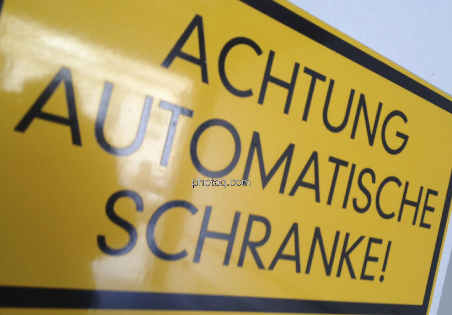 Achtung automatische Schranke