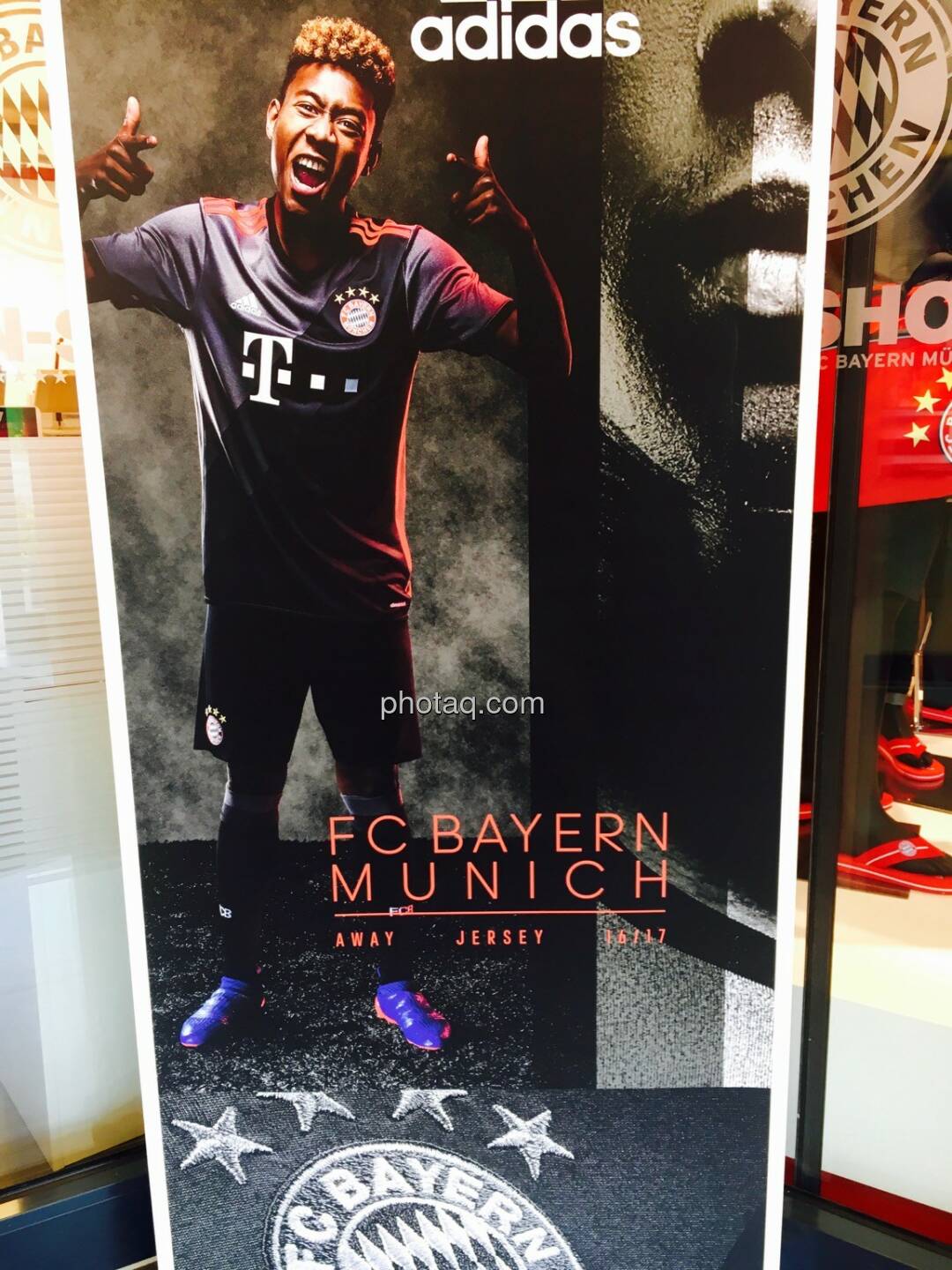 Fan-Shop, FC Bayern München, David Alaba, adidas