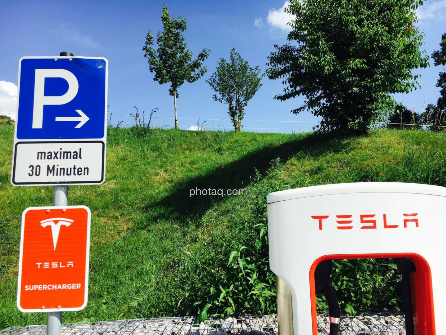 Tesla, Parkplatz, Supercharger, Tanken