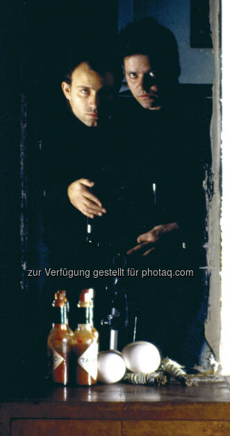 Clegg & Guttmann, Self Portrait with a still life, 1986 : MAK Art Salon #01 : Clegg & Guttmann. Biedermeier reanimiert : Fotocredit: Courtesy Georg Kargl Fine Arts, Vienna, and the artists, © Aussendung (27.07.2016) 