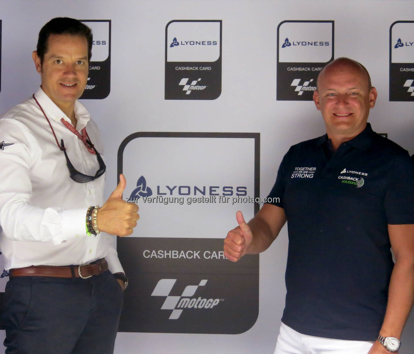 Pau Serracanta (Dorna Sports), Hubert Freidl (Lyoness) : Lyoness neuer Partner der MotoGP : Fotocredit: motogp.com