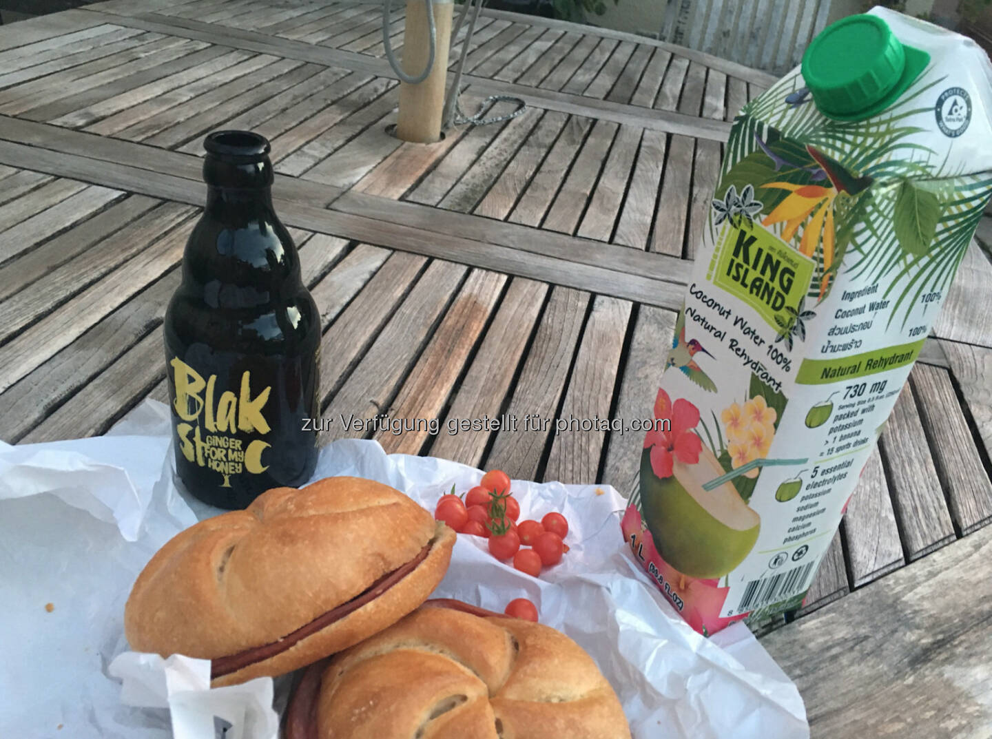 Mit Blakstoc, Kokosnuss-Saft und Orangen von der Terrasse