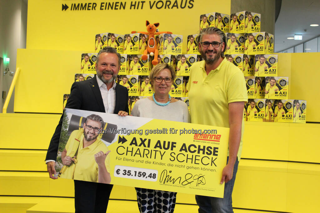 Gottfried Bichler (Antenne GF), Renate Remta-Grieshofer (Gründungspräsidentin des Vereins zur Erforschung und Förderung von Kindern mit Bewegungsstörungen), Thomas Axmann (Antenne Muntermacher) : Über 1500 Antenne-Hörer unterstützten die Charityaktion Axi auf Achse : Fotocredit: Antenne, © Aussender (03.08.2016) 