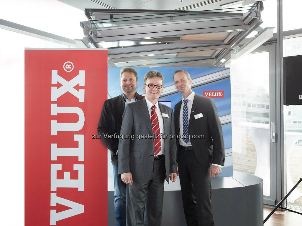 Reinhold Annewanter, Johannes Reiter, Peter Giczi : Velux Österreich - Ein starkes Vertriebsteam für das Modulare Oberlicht-System : Fotocredit: Velux/Thomas Preiss, © Aussendung (08.08.2016) 