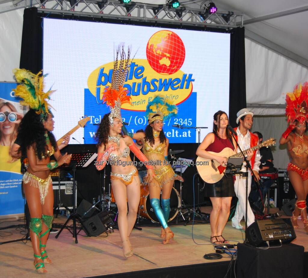 Soul-Band Kathrin Bachner (soul2soul) mit den Tumbao Dancers : Auftritt bei der 25 Jahrfeier des Reisebüros Bunte Urlaubswelt in Schörfling am Attersee : Fotocredit: Bunte Urlaubswelt, © Aussender (22.08.2016) 