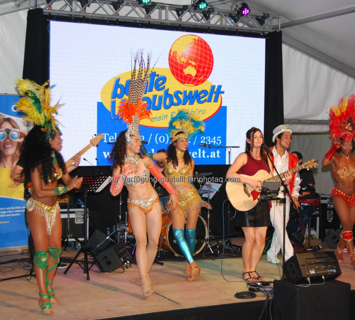 Soul-Band Kathrin Bachner (soul2soul) mit den Tumbao Dancers : Auftritt bei der 25 Jahrfeier des Reisebüros Bunte Urlaubswelt in Schörfling am Attersee : Fotocredit: Bunte Urlaubswelt