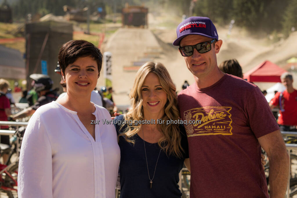 Karin Seiler-Lall (GF Innsbruck Tourismus), Darren Kinnaird (General Manager von CWX) : Innsbruck holt 2017 Crankworx das Mountainbike-Szene-Event : Fotocredit: Crankworx / Innsbruck Tourismus/Sean St.Denis, © Aussendung (22.08.2016) 