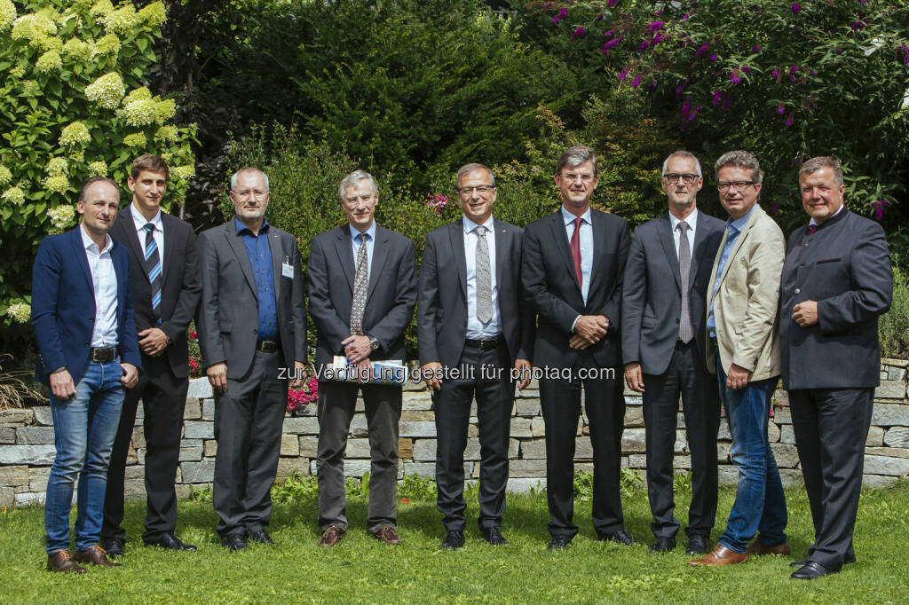 Direktor Werner Bogendorfer (VAEB), Marco Schweitzer (UMIT), Günter Schreier (AIT), Gerhard Pölzl (Tirol Kliniken), Helmut Leopold (AIT), Univ.-Werner Leodolter (KAGes), Kurt Völkl (VAEB), Landesrat Steiermark Christopher Drexler, Landesrat Tirol Bernhard Tilg: AIT Austrian Institute of Technology GmbH: Digital Healthcare – innovative Telemedizin im Dienste des Patienten (C) AIT/Maria Noisternig, © Aussender (23.08.2016) 