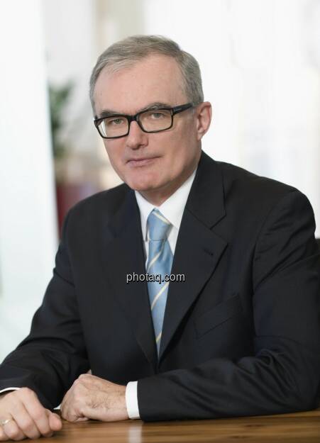 Norbert Griesmayr, Generaldirektor der VAV Versicherungs-AG, präsentiert neue Hochzeits- und Flitterwochen-Versicherung - Copyright: VAV Versicherungs-AG (24.04.2013) 