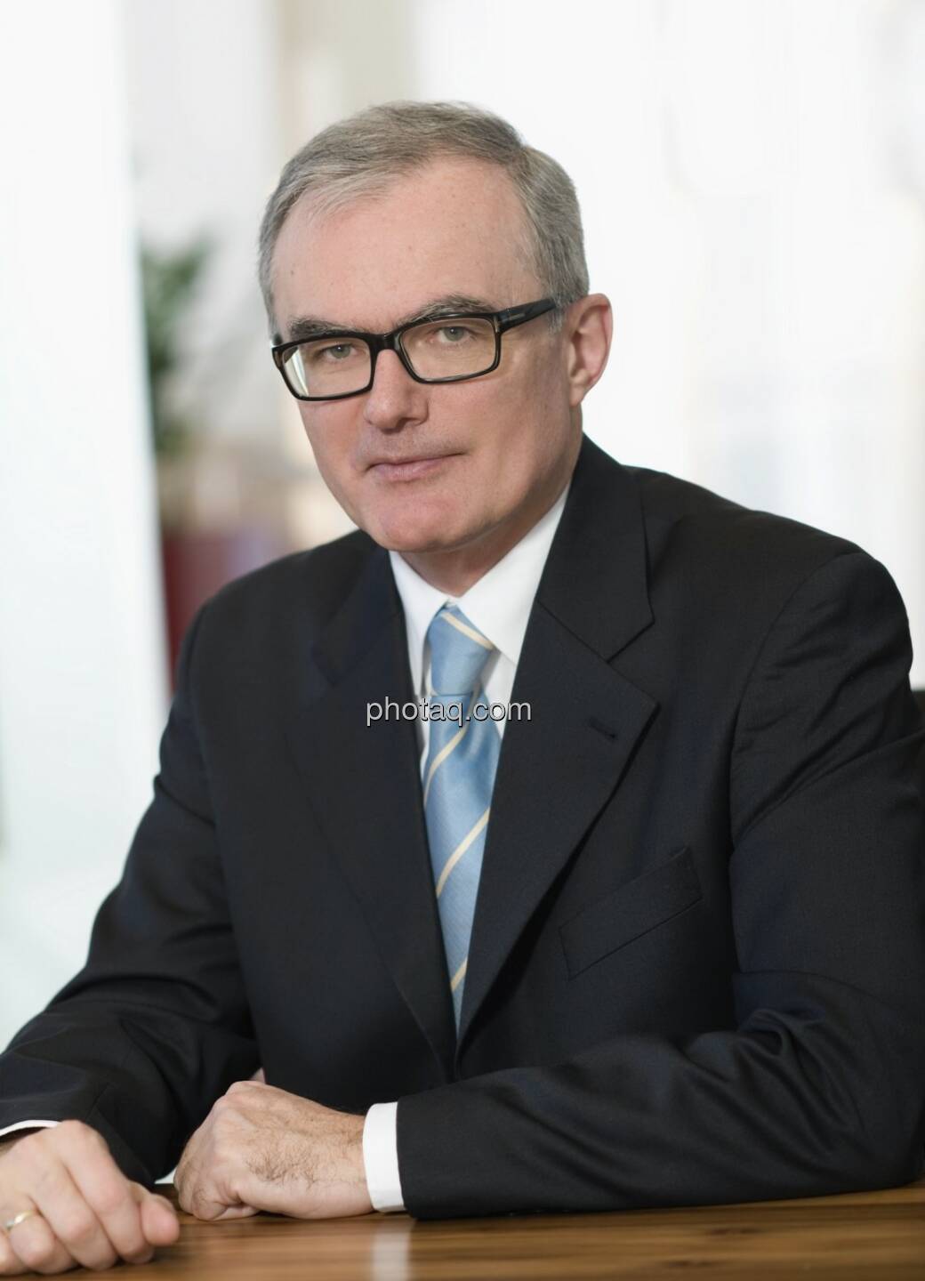 Norbert Griesmayr, Generaldirektor der VAV Versicherungs-AG, präsentiert neue Hochzeits- und Flitterwochen-Versicherung - Copyright: VAV Versicherungs-AG