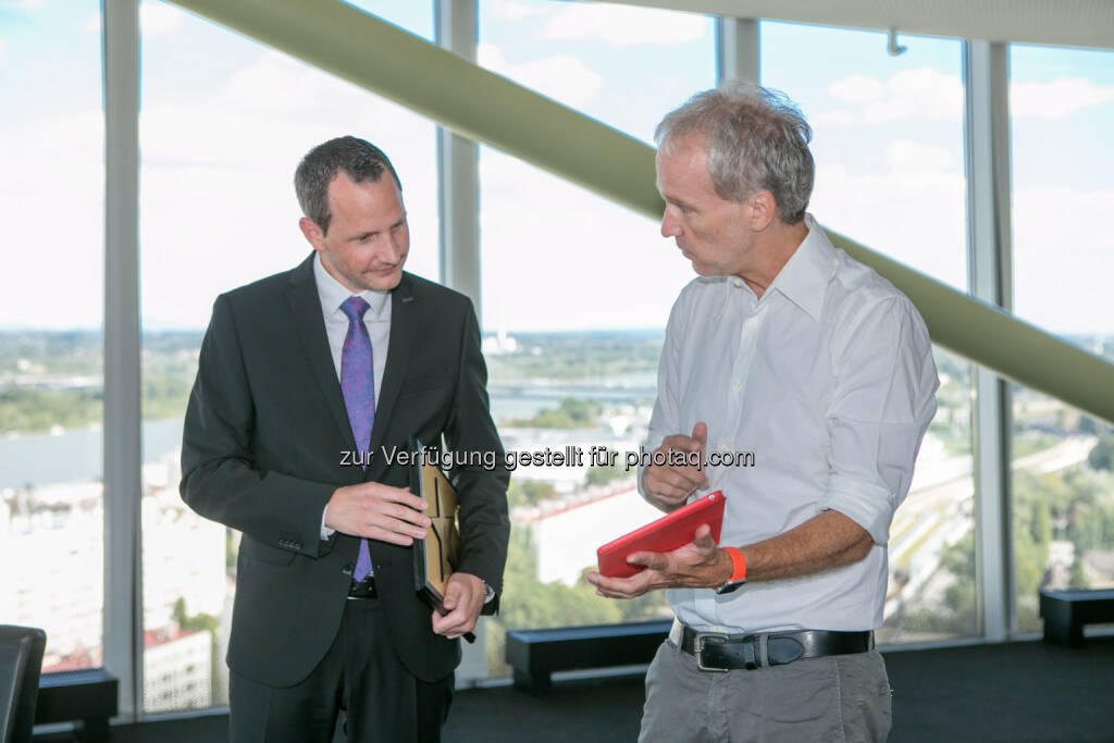 Bernhard Heneis (Investor Relations Manager OMV), Christian Drastil (BSN), © Martina Draper/photaq (24.08.2016) 