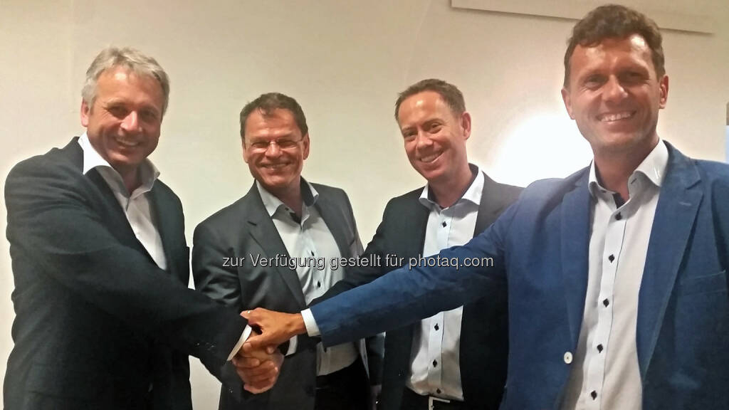 Franz Neumayr (Prokurist Elektrizitätswerke Bad Radkersburg), Wolfgang Haager (Country Manager, Kamstrup Austria GmbH), Anders Nystrup (Head of Sales Electricity Systems, Kamstrup A/S), Werner Mühl (Vertrieb Metering Systems, Kamstrup Austria GmbH) : Kamstrup ist heute als Bestbieter eines EU-weiten Vergabeverfahrens mehrerer Netzbetreiber im Congresszentrum Zehnerhaus in Bad Radkersburg präsentiert worden : Fotocredit: Kamstrup, © Aussendung (24.08.2016) 