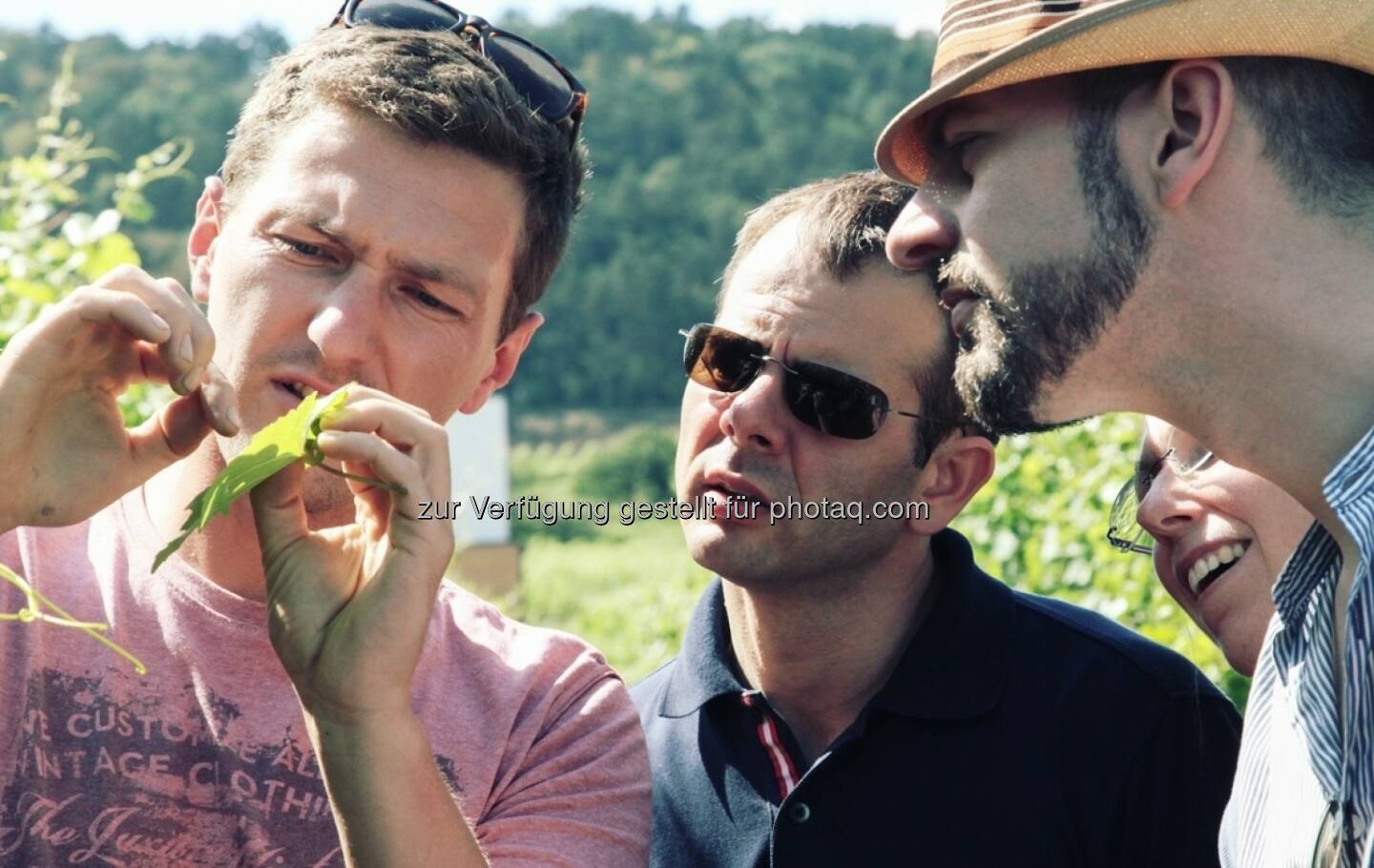 Thomas Ott (Winzer Traisental) mit amerikanischen Touristen : Faszinierende Entdeckungen : Österreichs feine Weine, erstmals ausgewählt und präsentiert von Craftwines beim Craftwines Tasteival am 2. September 2016 in der Alten Post, 1010 Wien : Fotocredit: Alexandra Thompson Photography