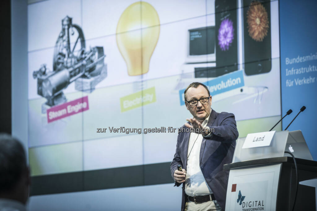 Karl-Heinz Land (digitaler Vordenker und Co-Autor von „Digitaler Darwinismus – Der stille Angriff auf Ihr Geschäftsmodell“) : Keynote-Speaker beim sechsten Kongress der IG Lebenszyklus Bau November 2016 in Wien : Fotocredit: neuland (31.08.2016) 