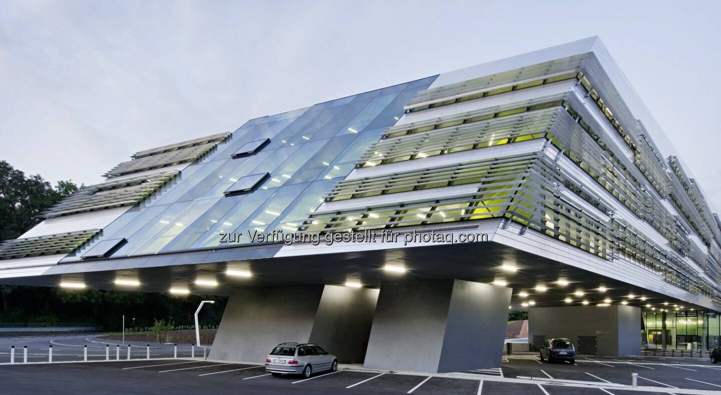 JKU Science Park, Mechatronikgebäude : Im aktuellen „Shanghai Subject Ranking“ von 2016 wird die JKU im Fach „Mechanical Engineering“ als führende österreichische Universität eingestuft - einzige österreichische Universität unter den besten 100 Universitäten weltweit : Fotocredit: Hertha Hurnaus