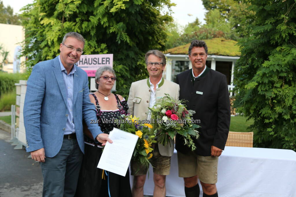 Wolfgang Strasser (GF Messe Tulln), Brigitte Dunkl (Vizepräsidentin Galabauverband), Herbert Eichhorn (Präsident Galabauverband), Michael Aigner (Generalsekretär Galabauverband) Messe Tulln und der Galabauverband schließen eine weitere 10-jährige Kooperation : Fotocredit: Messe Tulln, © Aussendung (04.09.2016) 