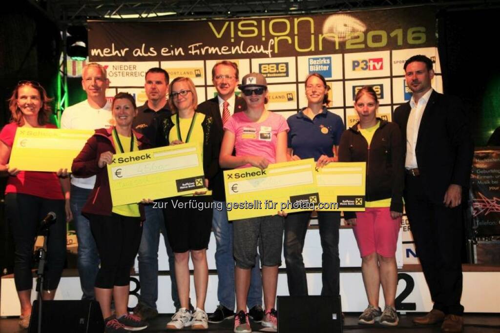 Roland Hammerschmid (Antlas- ProjektMasala), Birgit Hochgerner (Tagesstätte St. Pölten), Franz Kaiblinger (Sport Vision Obmann), Angela Füller (Tagesstätte St. Pölten), Matthias Stadler (Bgm. St. Pölten), Veronika Aigner (NÖVSV), Dorothea Gansterer (e.motion), Friedrich Ofenauer (Abg. zum Nationalrat) : Das war der Vision Run 2016 :  Bei strahlendem Sonnenschein erliefen und erwalkten 1.623 Teilnehmer sensationelle € 16.730,- : Fotocredit: www.picture-it.at, © Vision Run, Foto Viertbauer (05.09.2016) 