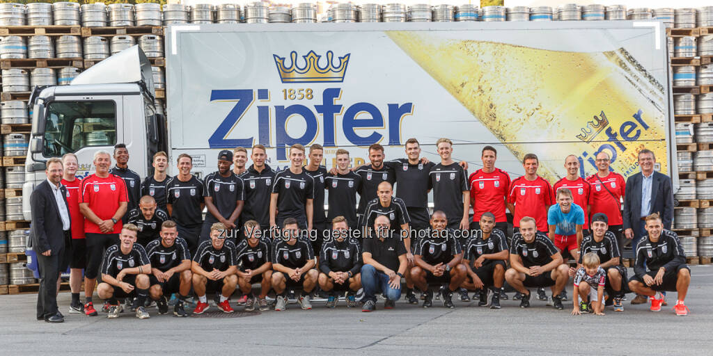 Fußballklub LASK Linz : Urtypisch oberösterreichische Partnerschaft : LASK besucht Brauerei Zipf : Fotocredit: Brau Union Österreich / Foto Humer, © Aussendung (05.09.2016) 