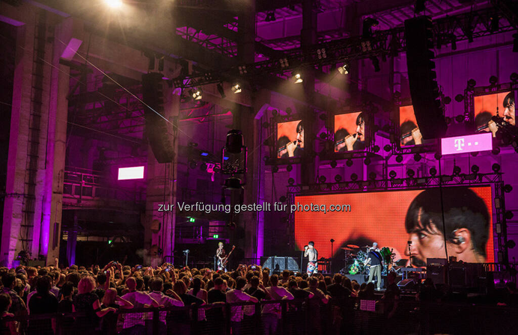 Die Red Hot Chili Peppers auf der Bühne der Telekom Street Gigs : Vom Sofa auf die Bühne - Red Hot Chili Peppers kommen in 360-Grad übers beste Netz : Fotocredit: Deutsche Telekom AG, © Aussender (07.09.2016) 